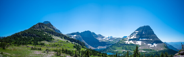 Obraz premium Hidden Lake overview from Logan Pass in Glacier National Park, Montana, USA. 