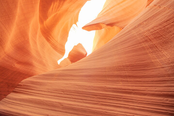 砂岩に囲まれた渓谷