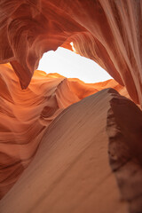 砂岩に囲まれた渓谷