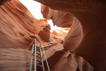 砂岩に囲まれた渓谷
