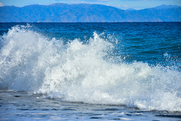 三保松原海岸の波しぶき