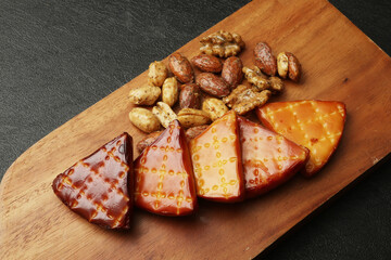 手作り燻製　Homemade smoked food at the campsite