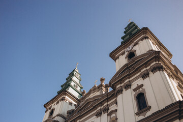 Obraz premium The silhouette of the cross and church bell tower in sunrise