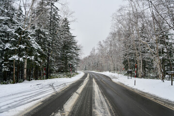 積雪のある道路