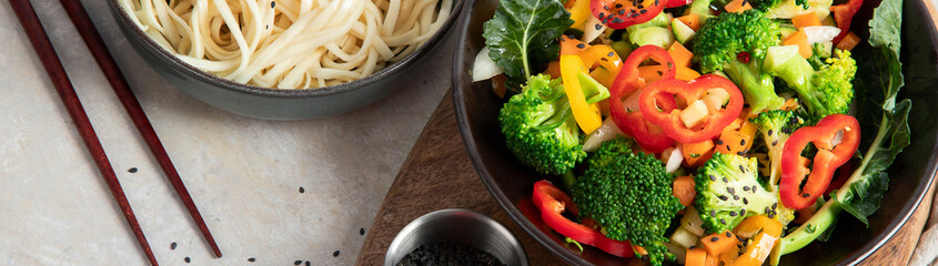 Asian noodle and vegetables.