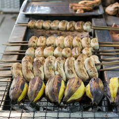 Fototapeta premium Thai grilled bananas in peels.