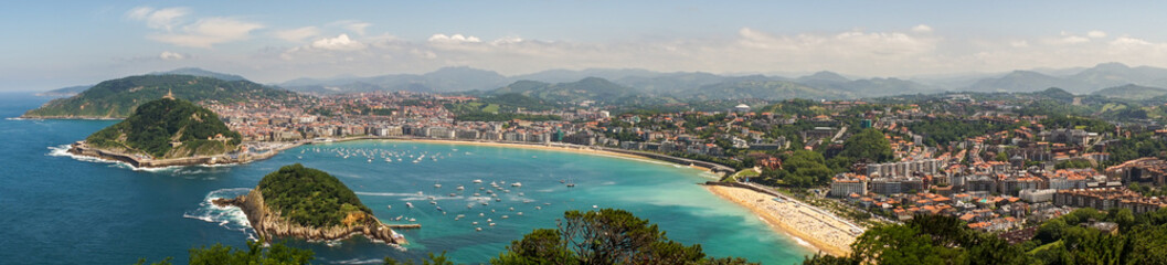 Naklejka premium San Sebastian city (Spain, Basque Country) panoramic view 