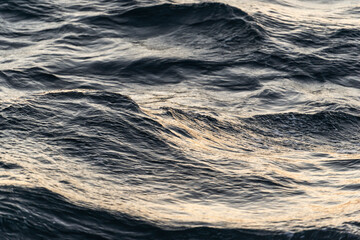 imagen de las formas efímeras que crea el mar con sus olas 