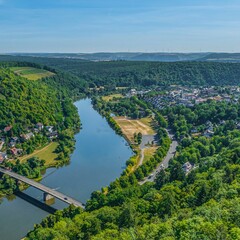 Ausblick auf den Main bei Wertheim an der Grenze der Bundesländer Bayern und Baden-Württemberg