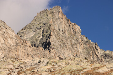 Kletterziel voraus; Blick zum Piz Bacun (3244m, Bernina-Alpen), Blick von Südwesten auf den Gipfel 