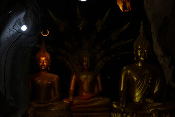 Fototapeta na wymiar Golden Buddha statue in a cave