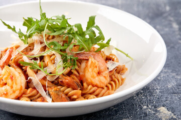 pasta with shrimps and salad