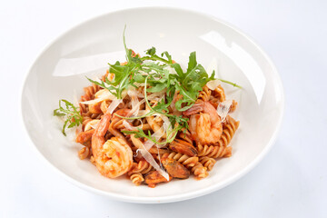pasta with shrimps and salad