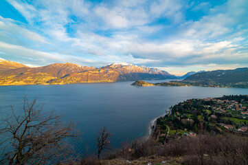 Obraz premium The panorama of Lake Como, from the church of San Martino in Griante, showing Bellagio and the surrounding mountains.