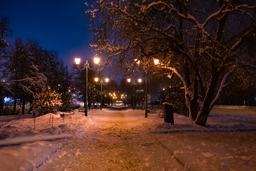 Alley night lamp winter