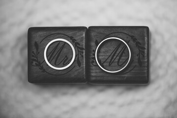 rings on boxes black and white