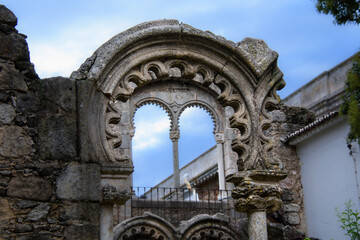 Obraz premium View and architecture of the beautiful town of Evora in Portugal