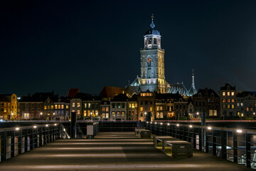 Fototapeta na wymiar The city Deventer in the Netherlands by night with the Lebuinus church