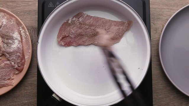Flour Cooking Pork chop roll in flour, fry