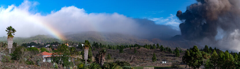 Fototapeta na wymiar eruption of the volcano on the island of La Palma