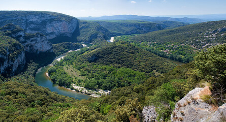 Gorges de l’Ardèche, Flussschleife in der Ardèche-Schlucht in Frankreich
