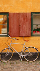 Fototapeta na wymiar old bicycle in front of a house Denmark