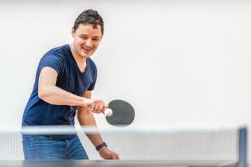 man playing ping pong in gym - obrazy, fototapety, plakaty