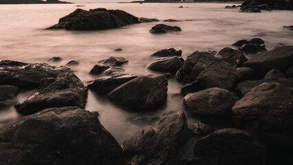 Obraz premium rocks on the beach