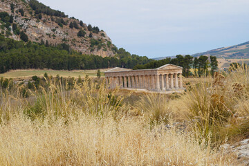Fototapeta na wymiar Doric temple in Segesta, Sicily, Italy