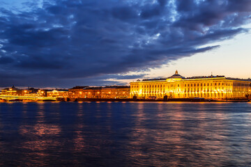 Fototapeta na wymiar Russia. Night view of St. Petersburg. The University embankment of the Neva river. Academy of Arts building