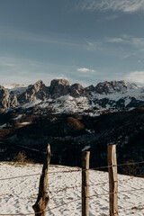 Nieve en las montañas de Tuiza, Asturias. Paisaje hermoso. Aventura