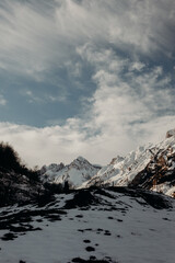 Nieve en las montañas de Tuiza, Asturias. Paisaje hermoso. Aventura