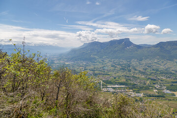 Vue panoramique de la ville de Chambéry en Savoie, France en été