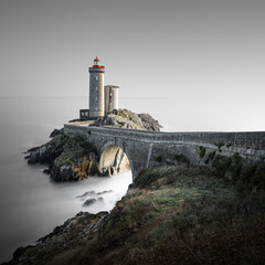 Sonnenuntergang am Phare de Petit Minou, dem kleinen Leuchtturm  in der Bretagne an der französischen Atlantikküste