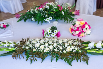 Wedding ceremony decoration with rose and lilies.