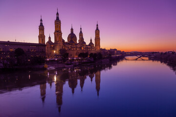 Fototapeta na wymiar El Pilar basílica. Zaragoza, Spain.