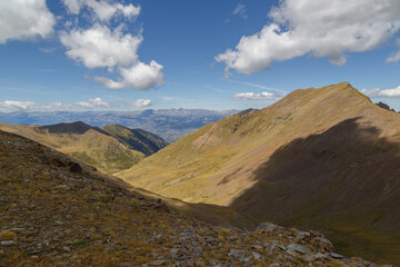 Randonnée au Pic de Madrès dans les Pyrénées-Orientales en été