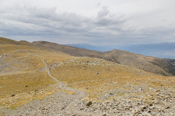 Randonnée au Pic de Madrès dans les Pyrénées-Orientales en été