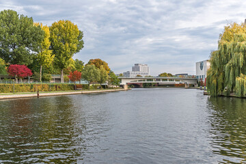 Fototapeta na wymiar River Spree and the rear part of the German Federal Chancellery (Bundeskanzleramt) with the bridge