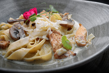 Pasta with chicken, mushrooms, sauce and cheese