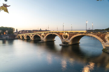 Fototapeta na wymiar Pont neuf ( the new bridge) on the Garonne River in Toulouse, France