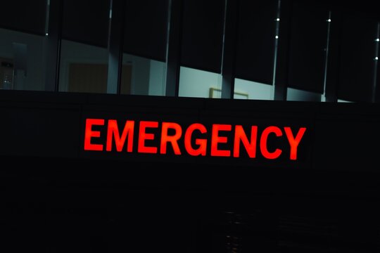 Hospital emergency room illuminated sign