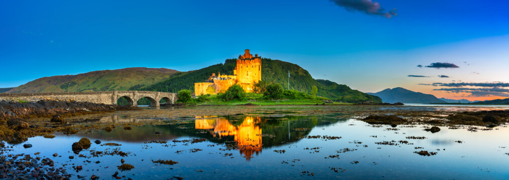 Eilean Donan Castle at sunset in Scotland © Pawel Pajor