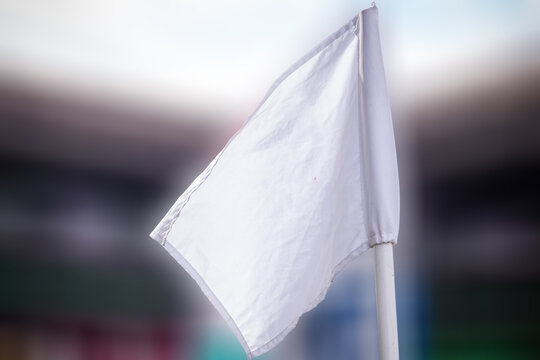 Bandeira branca com mastro branco