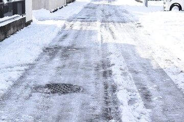 10年ぶりの大雪で凍結した道路