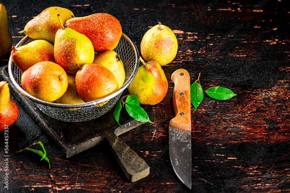 Wall mural Ripe pears in a colander. 