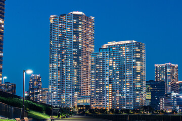 都会のビル夜景