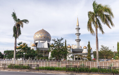 Exterior of Sabah State Mosque or Masjid Negeri Sabah. Kota Kinabalu - obrazy, fototapety, plakaty
