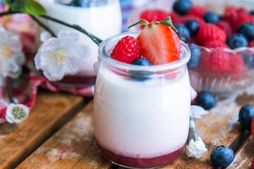 blueberry and strawberry yogurt on wood