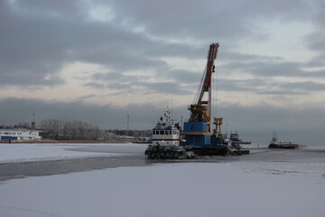Fototapeta premium Baltic Sea Winter Ice Ship Port